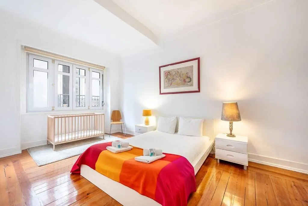 Myplacelisbon - Cassiano Large Apartment  Лиссабон
