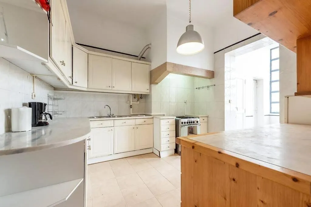 Myplacelisbon - Cassiano Large Apartment 0*, Лиссабон Португалия