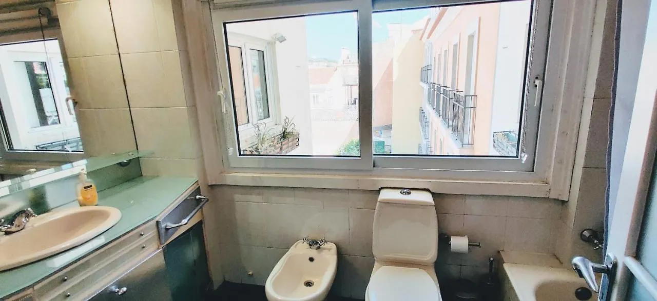 Myplacelisbon - Cassiano Large Apartment Португалия